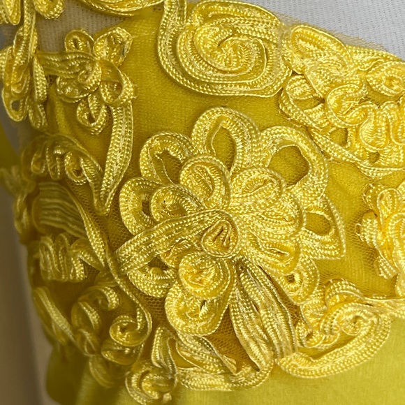 FashQue Stretch Camisole Women's S Bright Yellow w/Lace Tank Top EUC - Picture 3 of 6